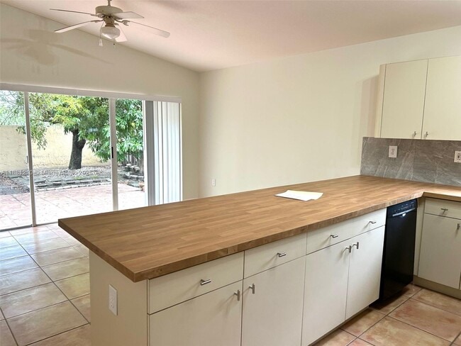 Building Photo - 9920 SW 166th Ct