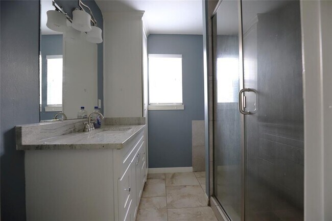 Building Photo - 16890 Porter Ln