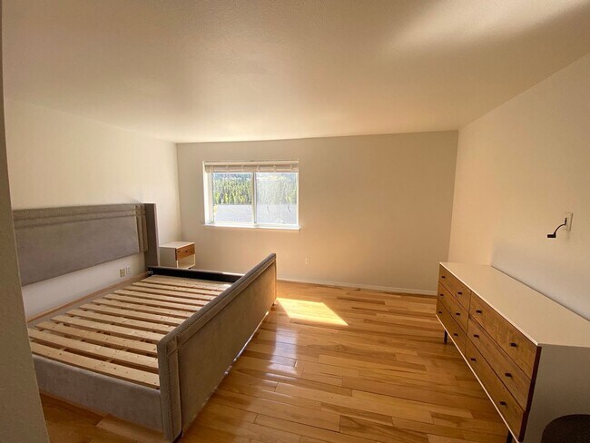 Building Photo - Flexible lease terms! Move in Special!  Wa...
