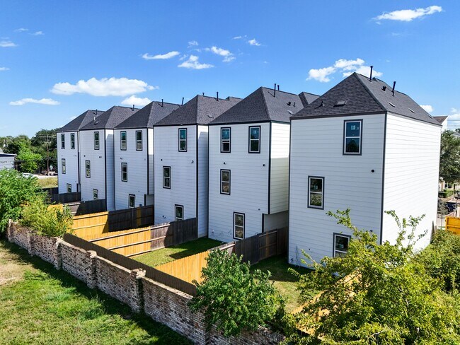 Building Photo - 6326 Del Rio St