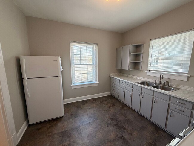 Building Photo - 432 E Lytle St