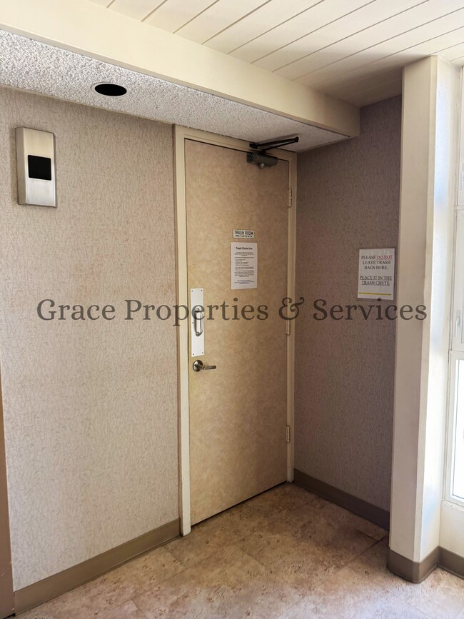 Building Photo - 0041ASH