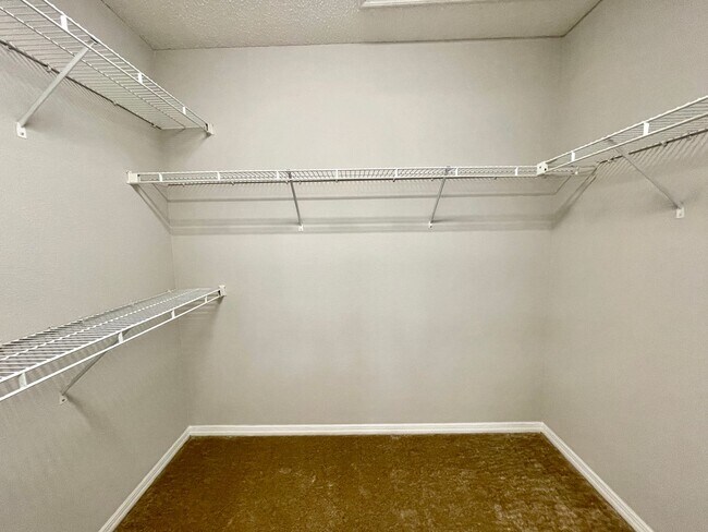 Building Photo - Cute 4/2 EAST Orlando Home in Wedgefield!