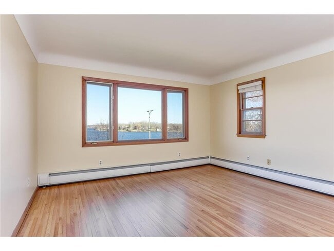 Building Photo - 2331 W Medicine Lake Dr