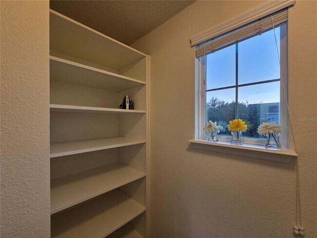 Building Photo - 11842 Silverlake Park Dr