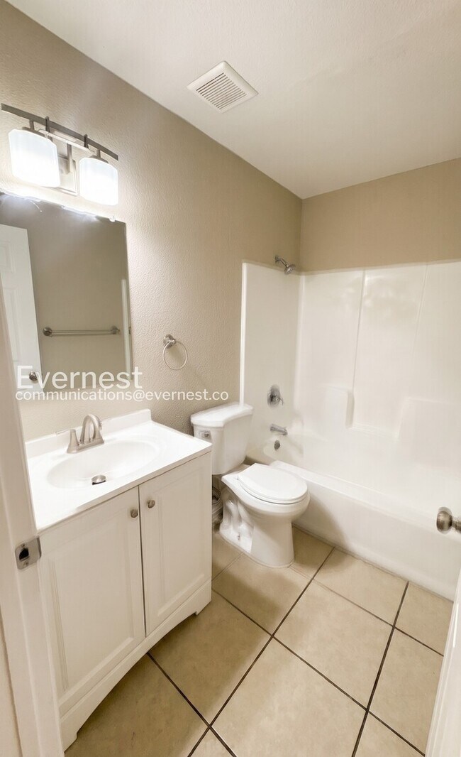 Building Photo - 3060 St Paul Dr