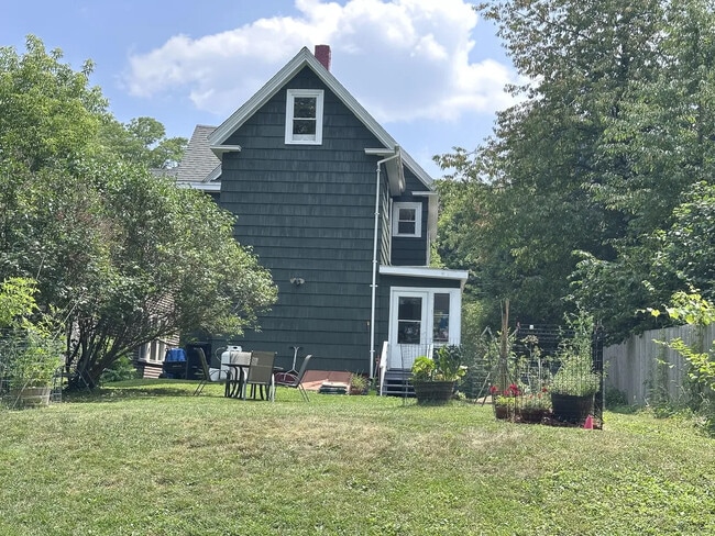 Building Photo - 21 Cottage St