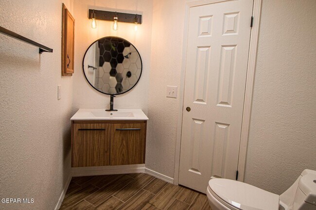 Building Photo - 6806 Ridgley Way