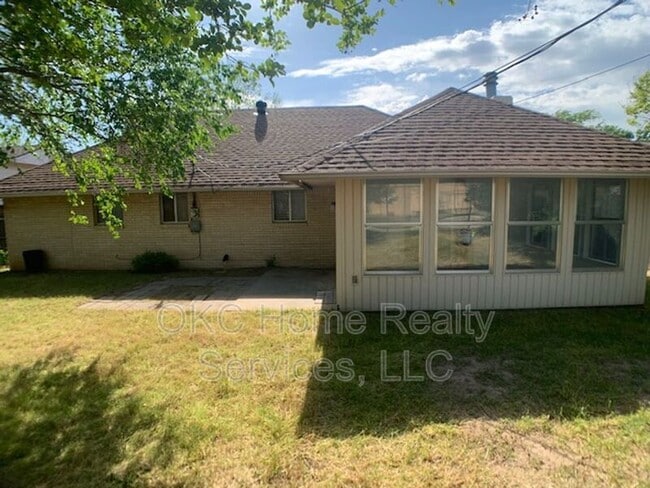 Building Photo - 2808 N Ditmer Rd