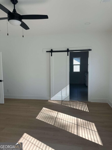 Building Photo - Room in Duplex on Plaza Ave SW