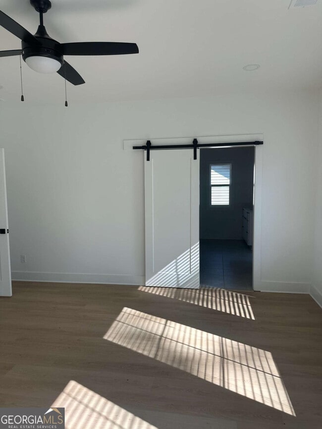 Building Photo - Room in Duplex on Plaza Ave SW