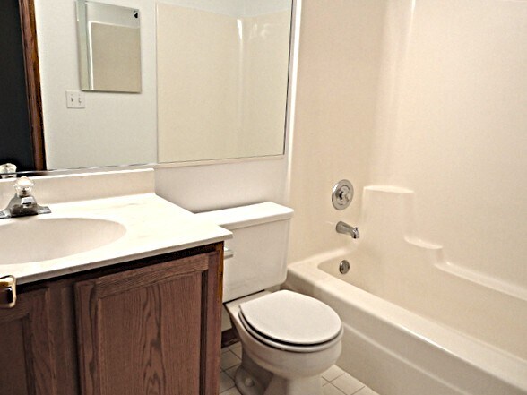 Building Photo - 775 Highview Ct