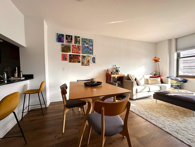 Building Photo - 102 Christopher Columbus Dr