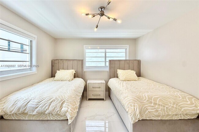 Building Photo - 4122 Collins Ave