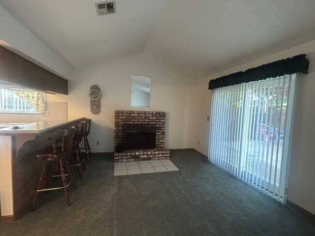 Building Photo - 1712 Shasta Ct