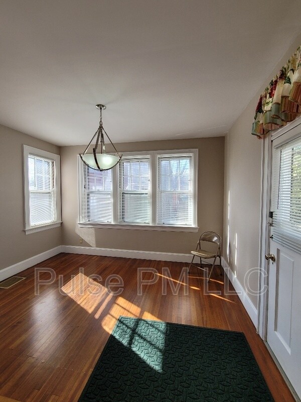 Building Photo - 204 E 26th St