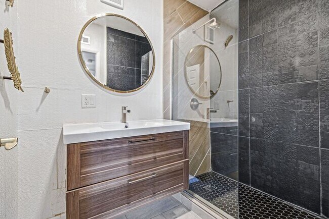 Building Photo - Remodeled 2 Bedroom Home with Charming Outdoor Space