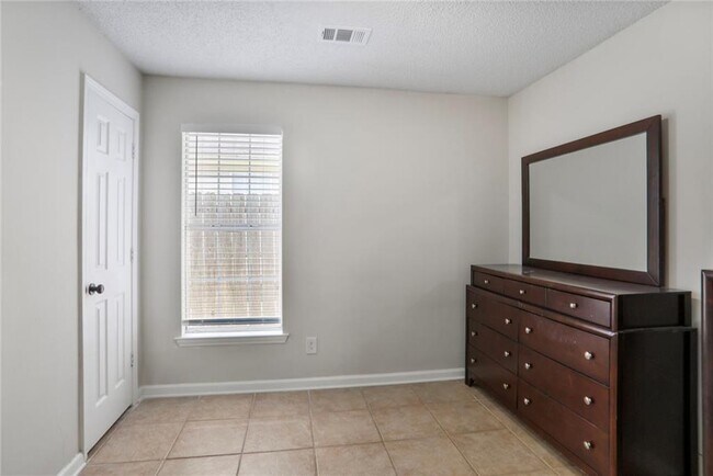 Building Photo - 3756 Old Oak Ct
