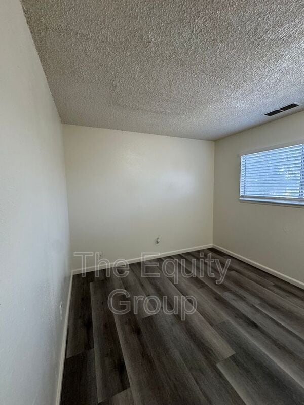Building Photo - 404 N West St