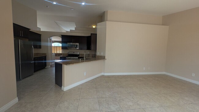 Building Photo - 3 bedroom 1 story house with large backyar...