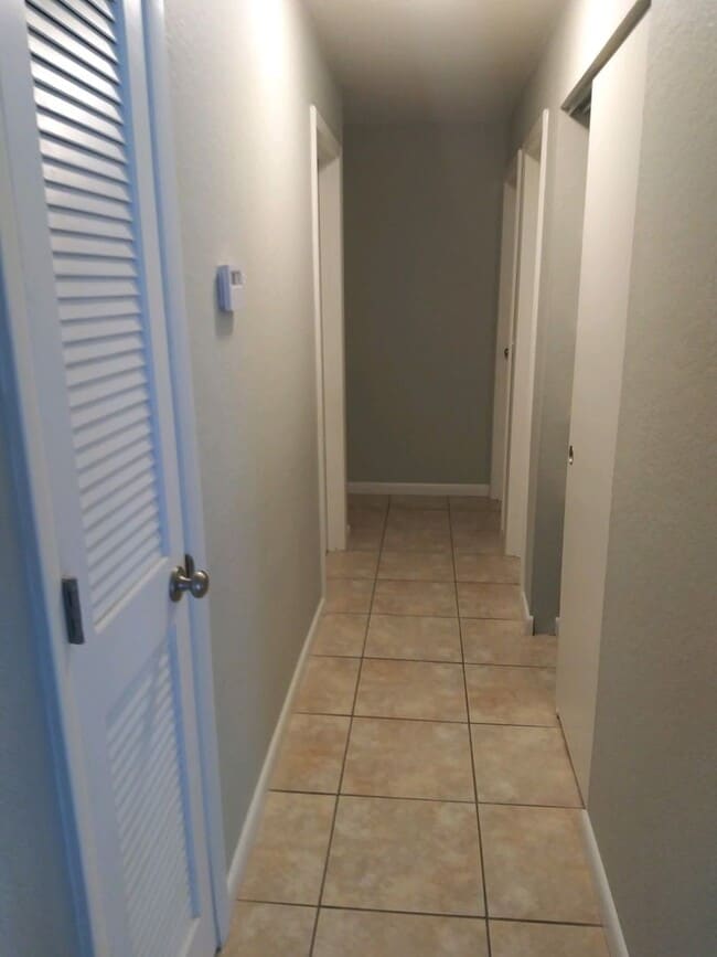 Building Photo - South Lakeland Rental!!