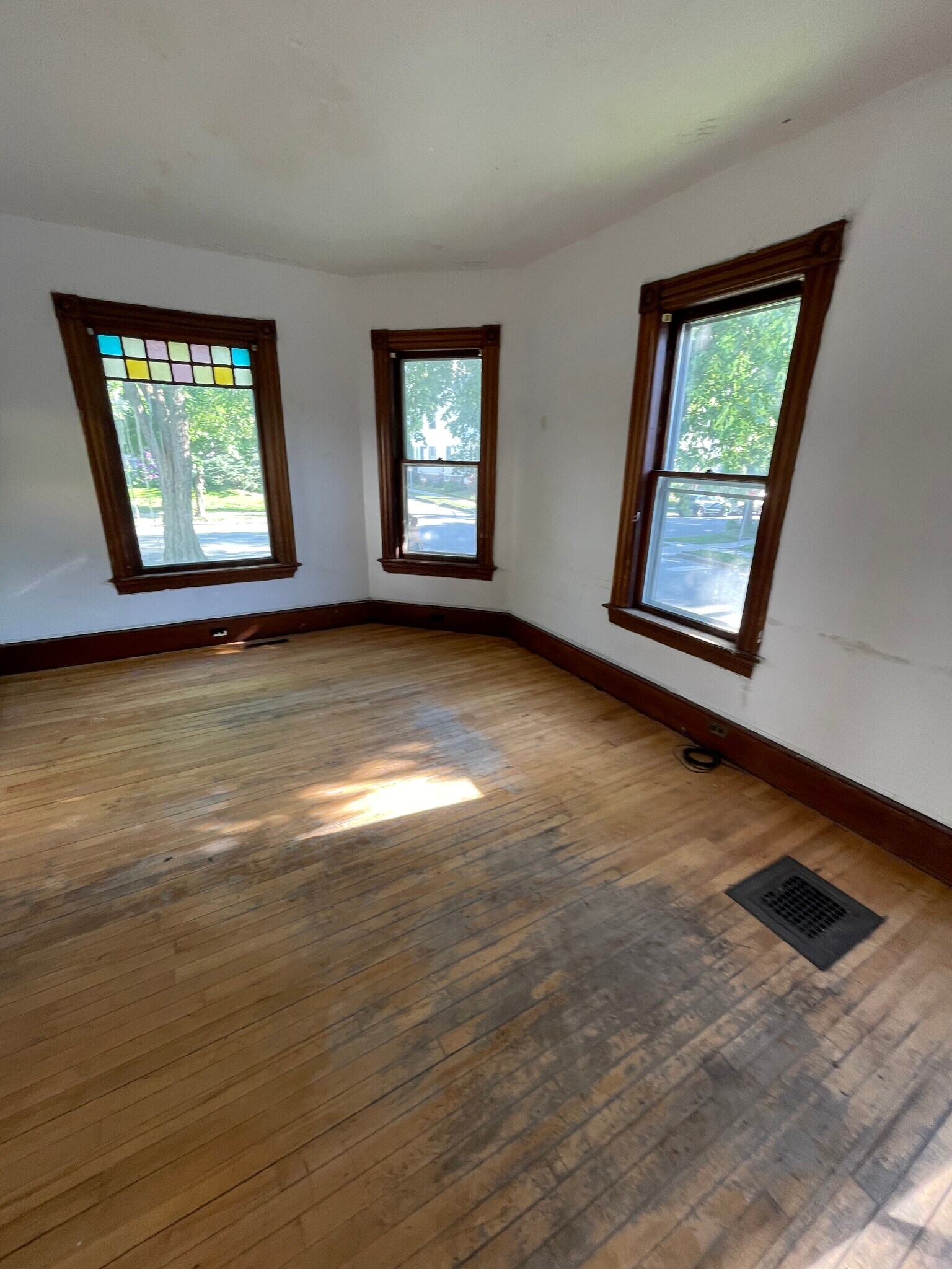 Building Photo - 108 Buell St