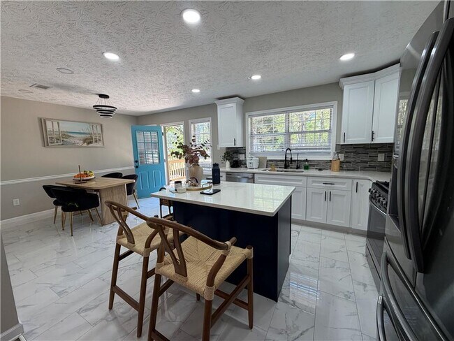 Building Photo - 934 Bay Ridge Dr