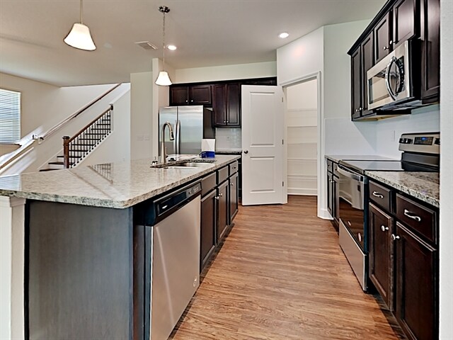 Building Photo - 158 Opal Way