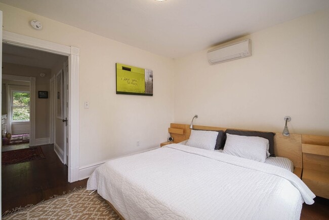 Building Photo - R0441