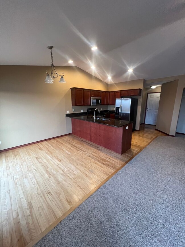 Building Photo - 3bd 3ba condo available for rent