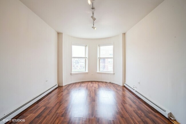 Building Photo - 6223 S Kenwood Ave