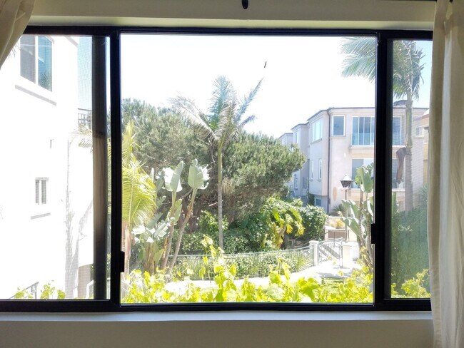 Building Photo - 412