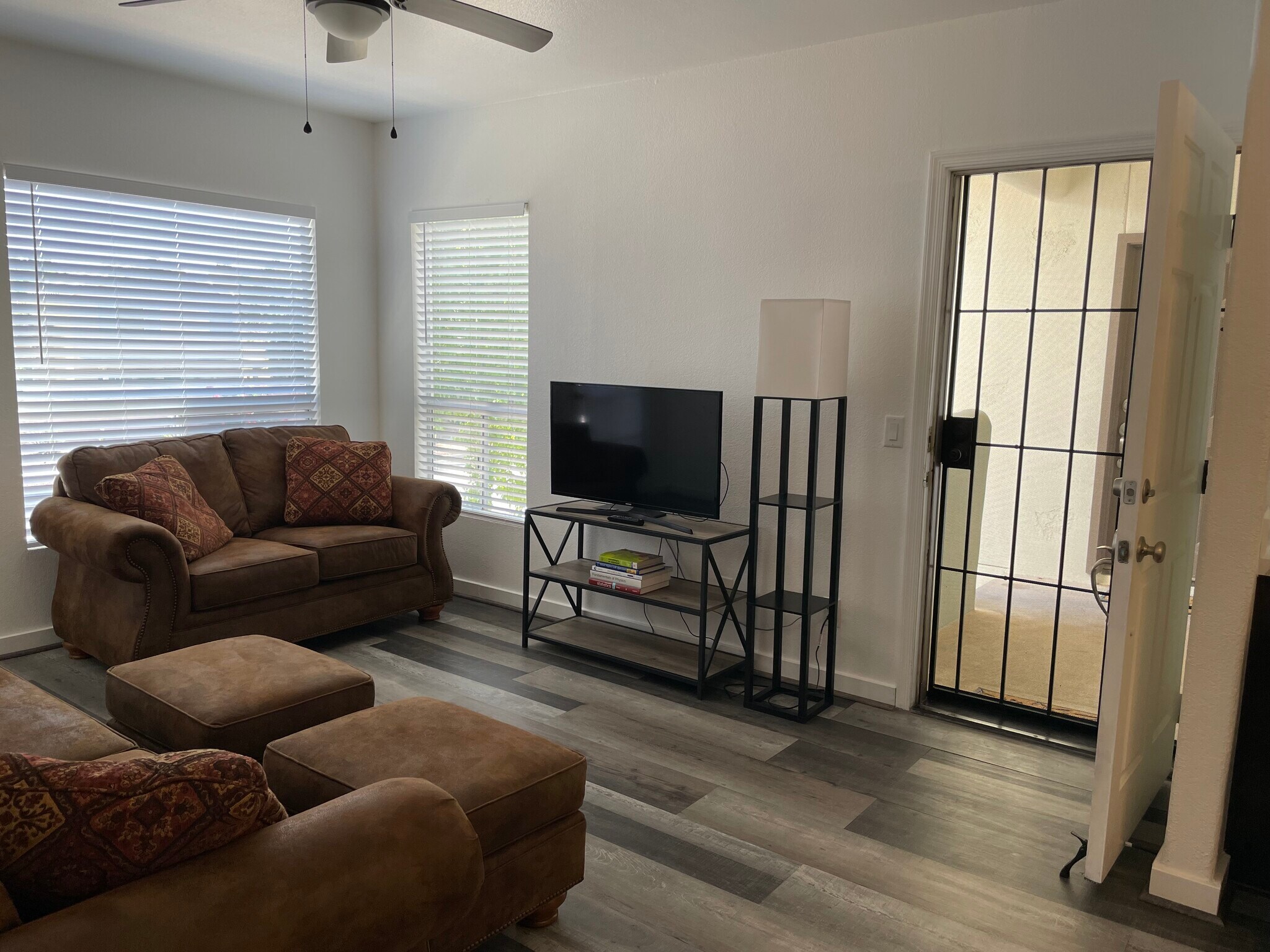 Building Photo - 1825 W Ray Rd