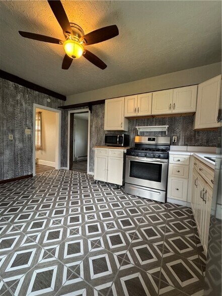 Building Photo - 70 9th St