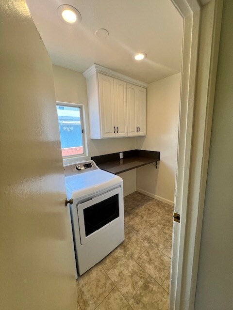 Building Photo - 1085 Amoroso Pl