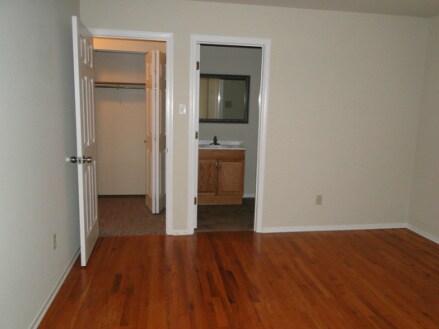 Building Photo - 6930 Birdie Ln