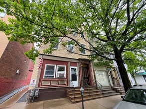 Building Photo - 1 Bedroom / 1 Bathroom Apartment in Downtown Easton