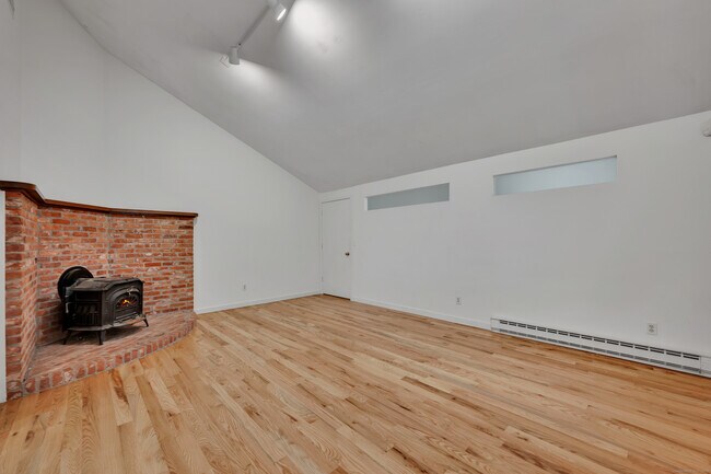 Building Photo - 23 Vine Hill Rd