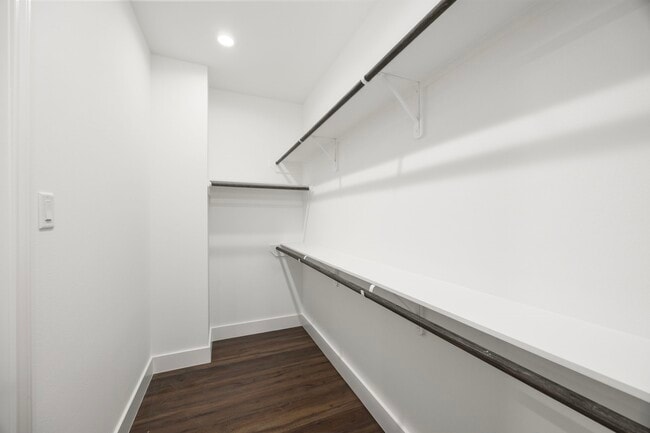 Building Photo - 4611 Dewberry St