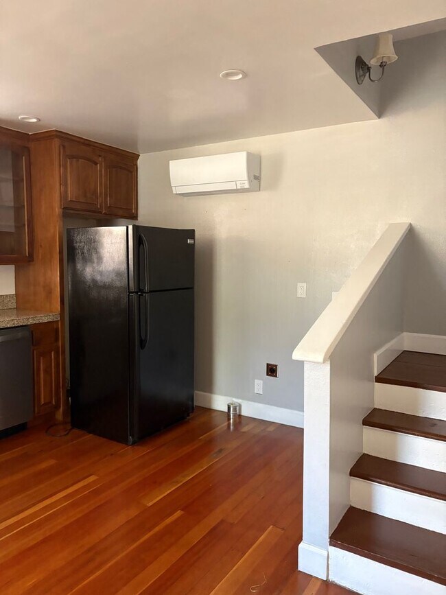 Building Photo - 214 Walnut St