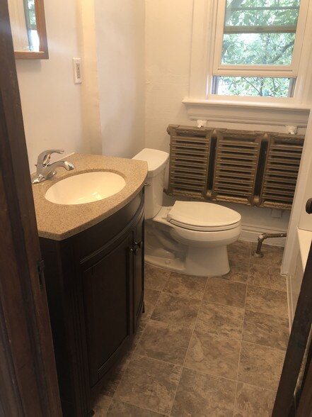 Building Photo - 516 S Sherman St