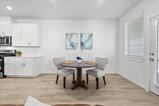 Building Photo - 535 Avisa Dr