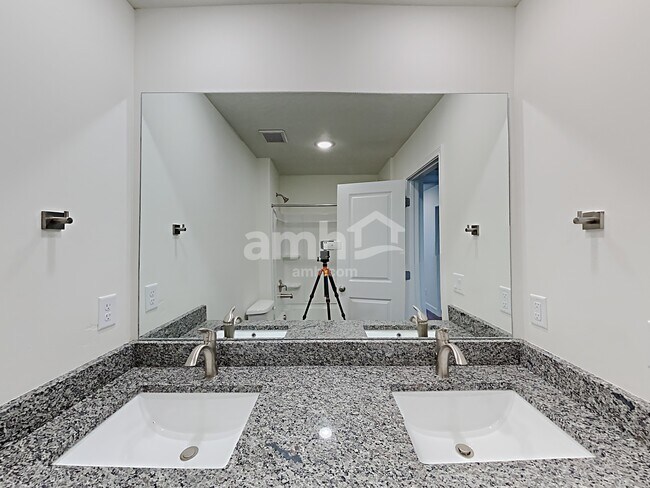 Building Photo - 6088 S Jordan Pkwy W
