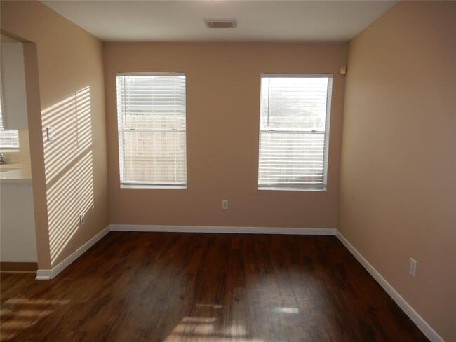 Building Photo - 941 Leadenhall Cir