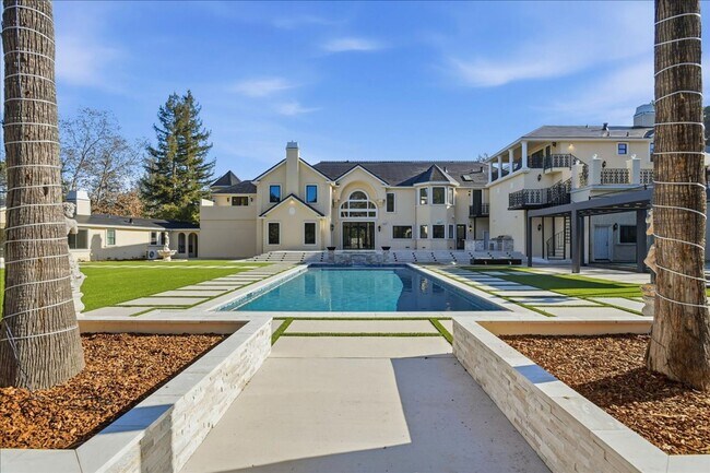 Building Photo - Luxury 10 Bedrooms, 9 Bathroom Estate for Lease in Los Gatos