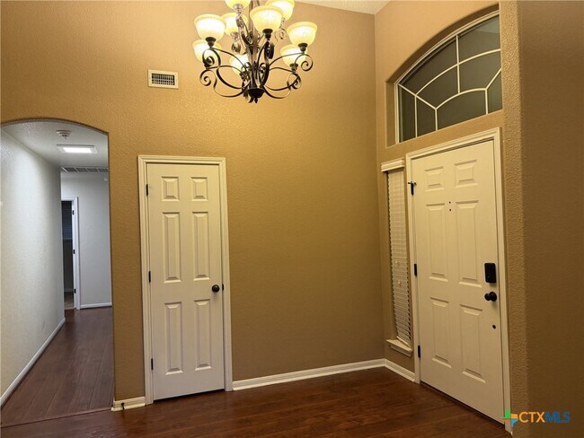 Building Photo - 621 S Roy Reynolds Dr