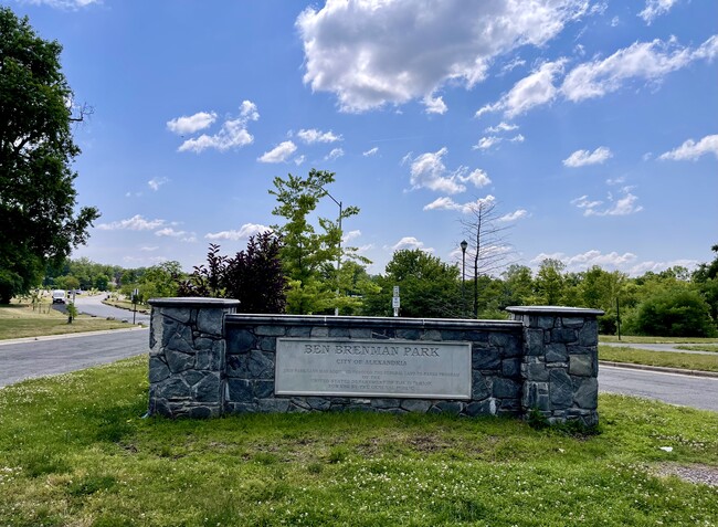 Building Photo - 4950 Brenman Park Dr