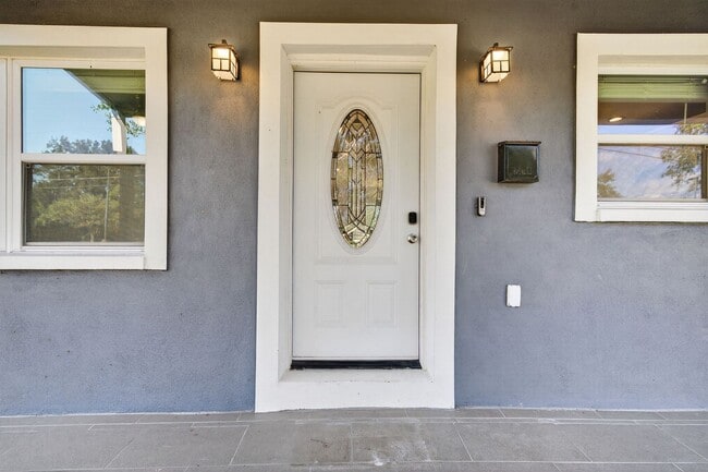 Building Photo - Fully Remodeled 3BR Home with Large Fenced Yard & New Deck