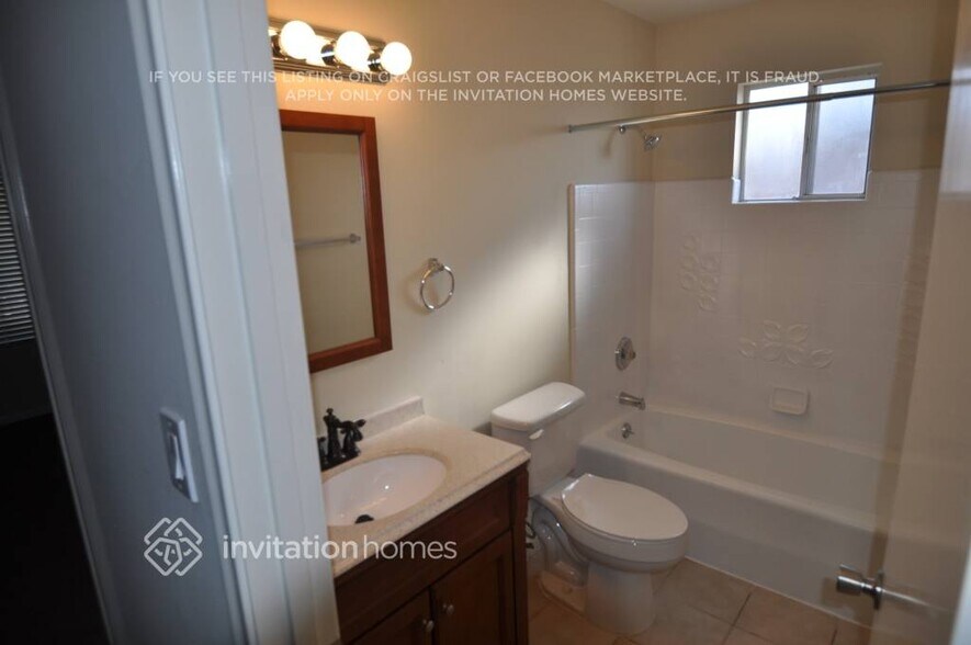 Building Photo - 9811 N 40th Dr