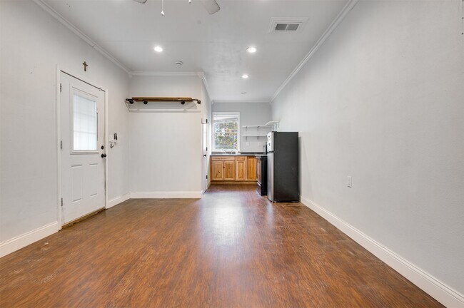 Building Photo - 215 Perryman Rd